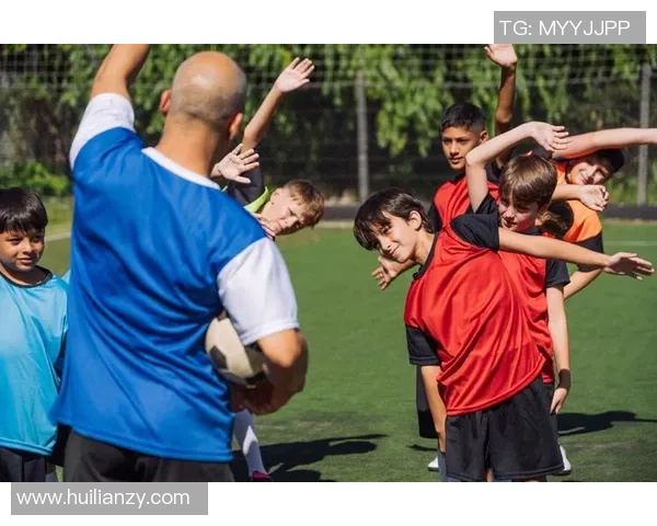 激情四溢的晚上足球比赛让我们共同见证精彩瞬间与团队精神的碰撞与荣耀