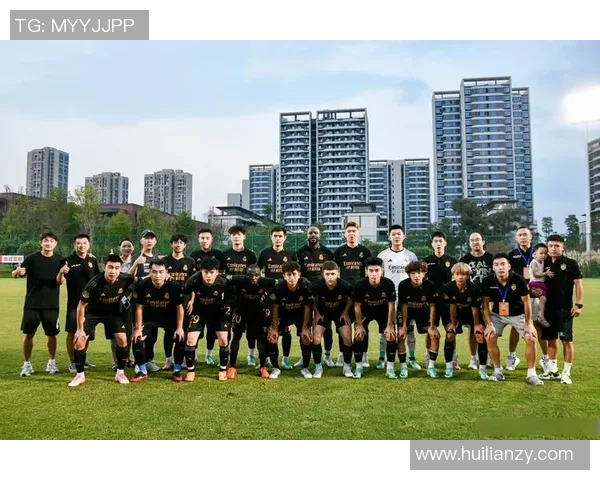 足球足球组：团结拼搏共创辉煌的足球梦想之旅